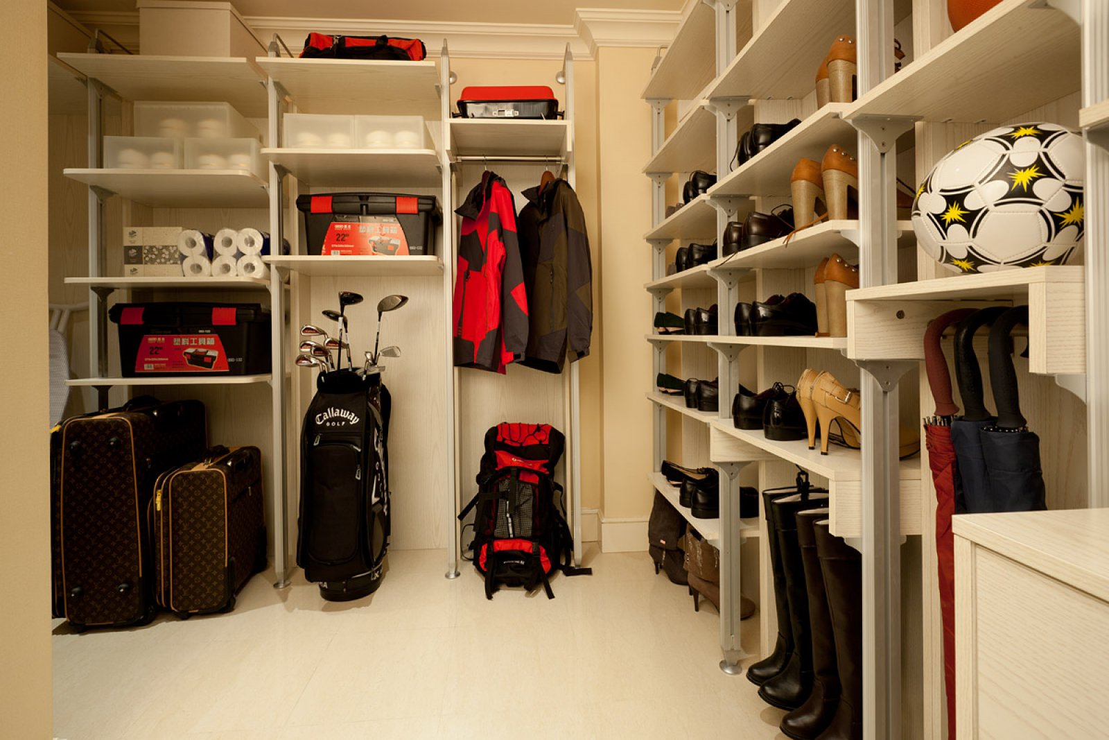 貴陽(yáng)別墅混搭衣帽間裝飾